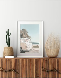Olive et Oriel - Byron Kombi Art Print