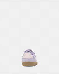 Kicks - Kennedy
