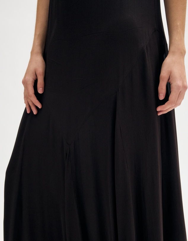 Minima Esenciales - Mika Scarf Maxi Dress