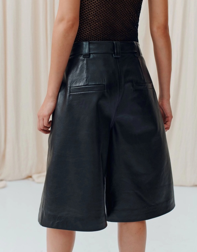 Marella - ICONIC EXCLUSIVE - Emily Ratajkowski - Train Leather Short Trouser