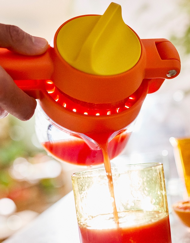 Joseph Joseph - JuiceMax™ Plus Dual-Action Orange Citrus Press with Measuring Cup