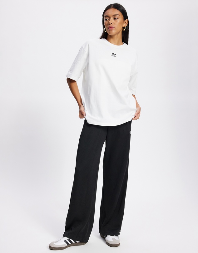 adidas Originals - Essentials Boyfriend Tee