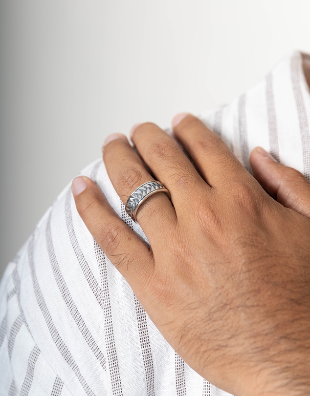 Kuzzoi - ICONIC EXCLUSIVE - Braided Band Ring in Oxidised 925 Sterling Silver