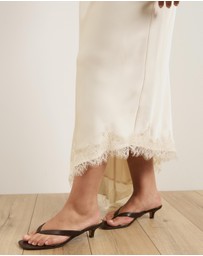 Atmos&Here Curvy - Leoni Asymmetric Lace Satin Skirt