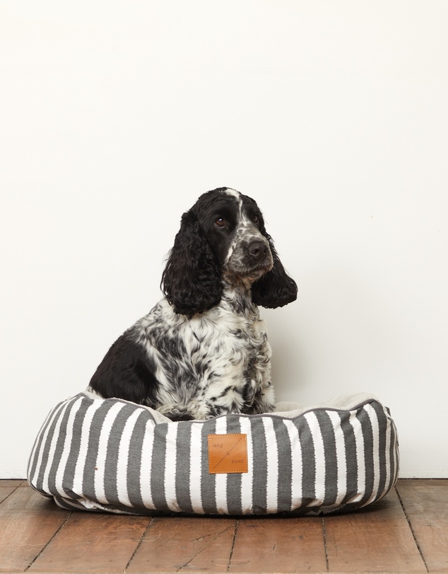 Mog & Bone - 4 Seasons Reversible Circular Dog Bed - Charcoal Hamptons Stripe Print