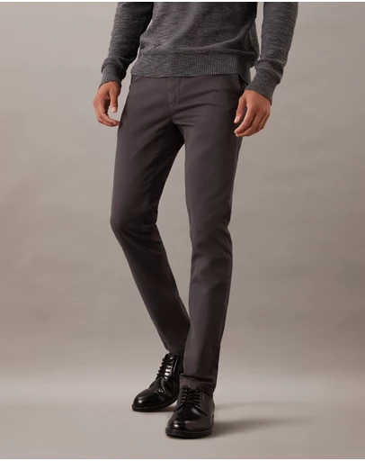Calvin Klein - Slim Chinos