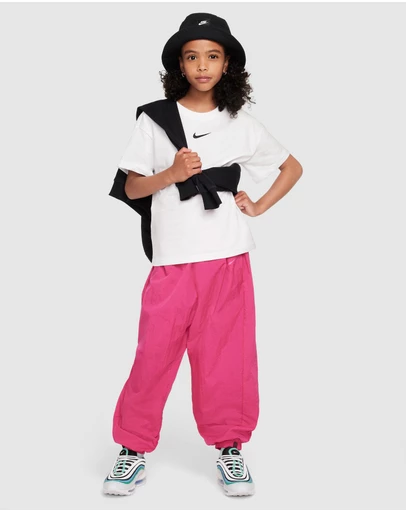 Nike - Sportswear Essential T-Shirt - Teens