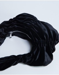TOPSHOP - Sapphire Ruched Velvet Shoulder Bag