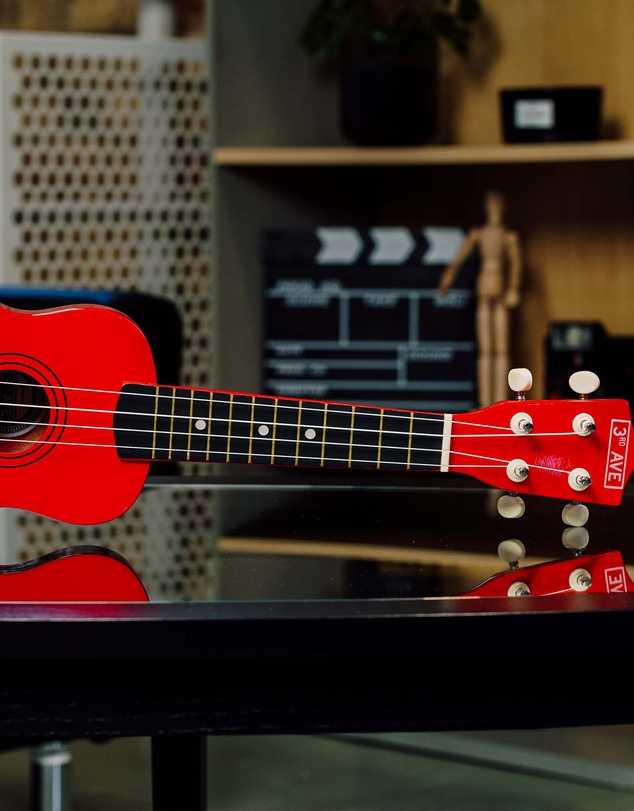 iWorld - 3rd Avenue Soprano Ukulele - Red
