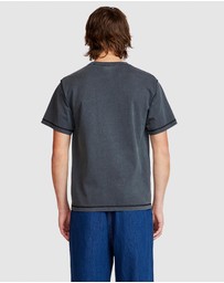 Larriet - Blind Tee