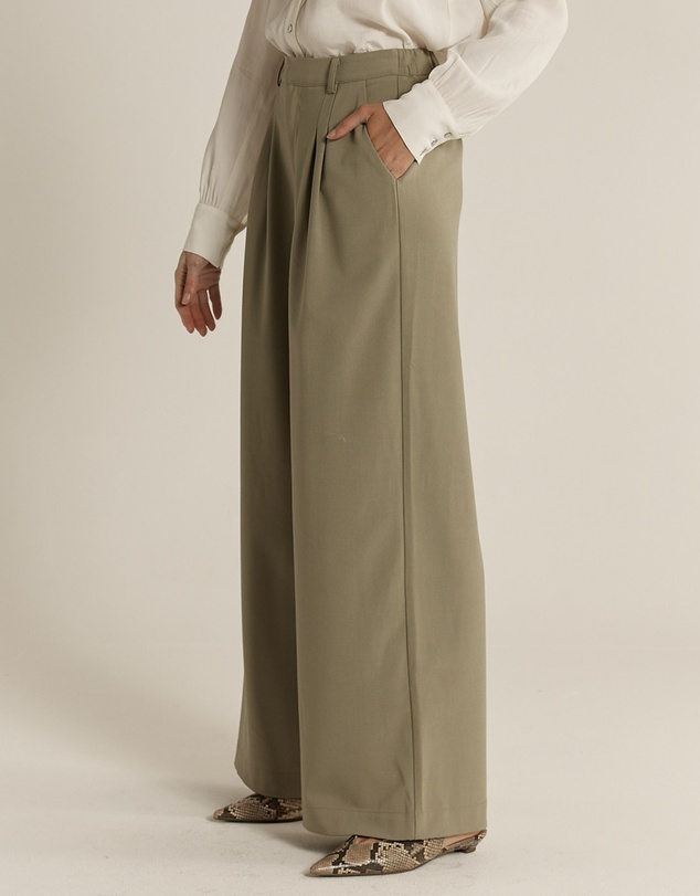 Fate + Becker - Roan Pleat Front Pant