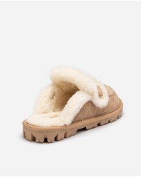 Ozwear Connection Uggs - UGG Violet Matelassé Shearling Slipper (Elastic Logo, Detachable Feature)