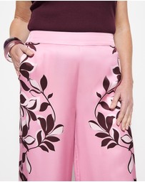 Commonry - Natalia Pant