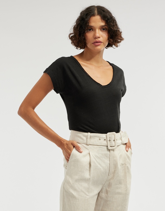 Amelius - Sadie V Neck Tee