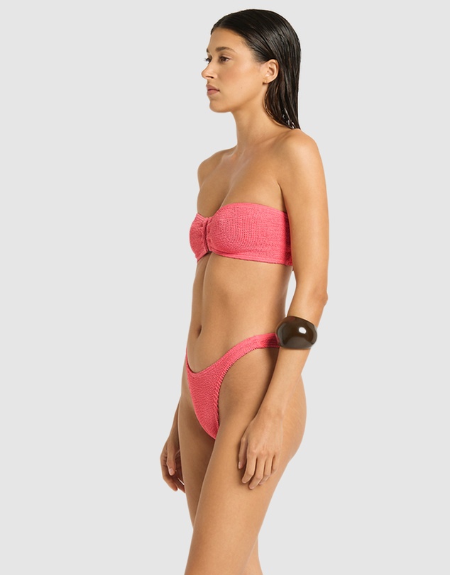 Bond-Eye Swimwear - Scene Brief
