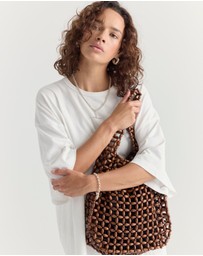 La Tribe - Naomi Tote