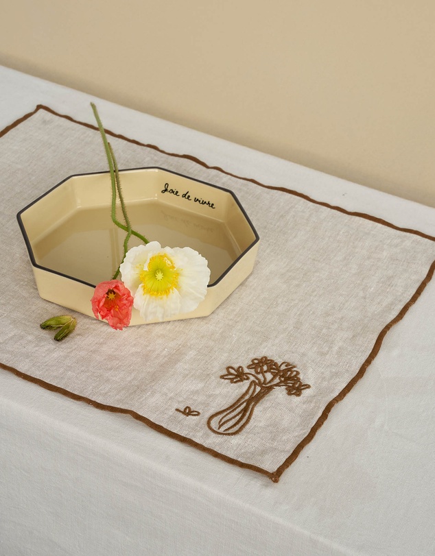 Black Blaze - Embroidered Linen Placemat Set