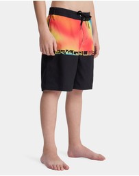 Quiksilver - Boys 8 to 16 Everyday Half 17