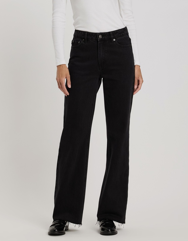 Atmos&Here - Myra Straight Leg Raw Hem Jeans