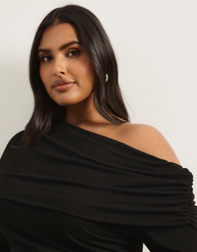 Atmos&Here Curvy - Nell One Shoulder Long Sleeve Top