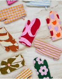 Mosey Me - Flowerbed Oven Mitt