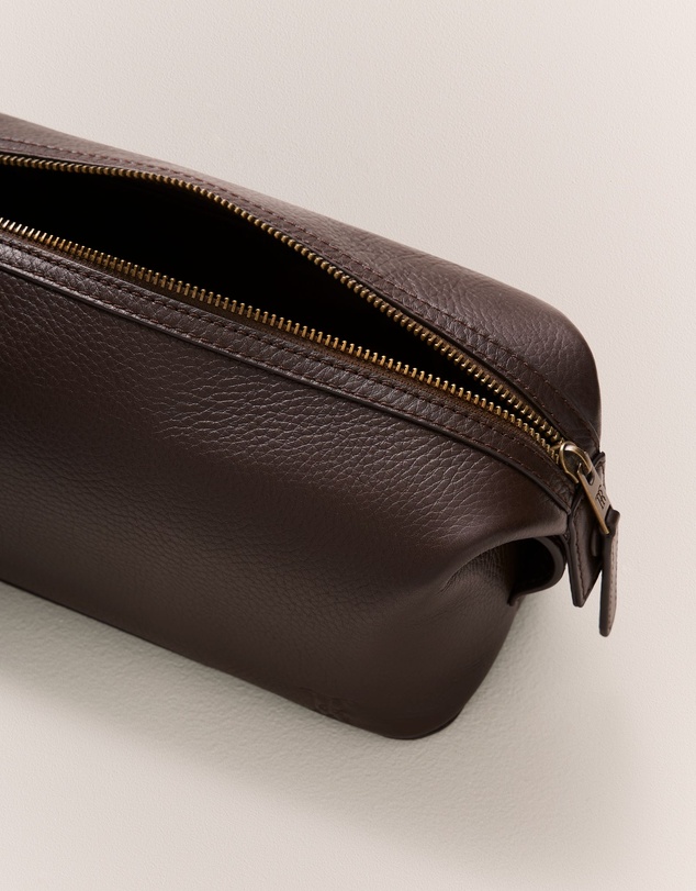 Trenery - Derwent Wash Bag in Espresso