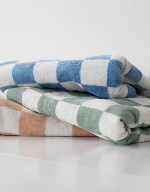 Living Textiles - Hooded Towel - Checkered Blush