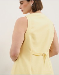 Atmos&Here Curvy - Maura V-Neck Longline Linen Blend Vest
