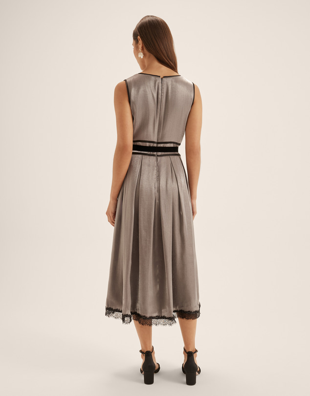 Review - Romana Dress