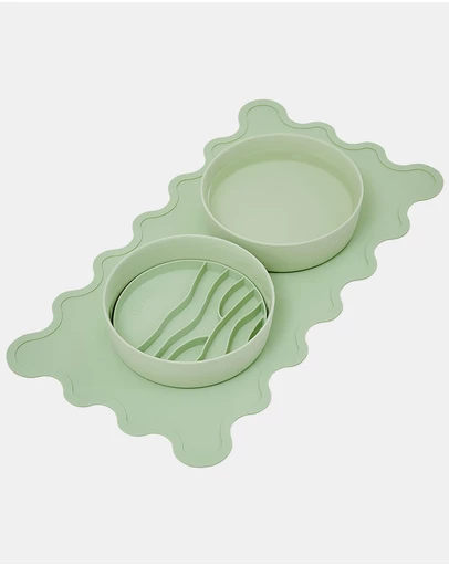 Lilly + Dash - Dog Eat and Drink Set – 2 Bowls + Lick Insert + Wave Placemat Set