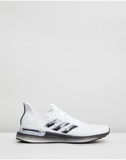 Footwear White, Core Black & Dash Grey