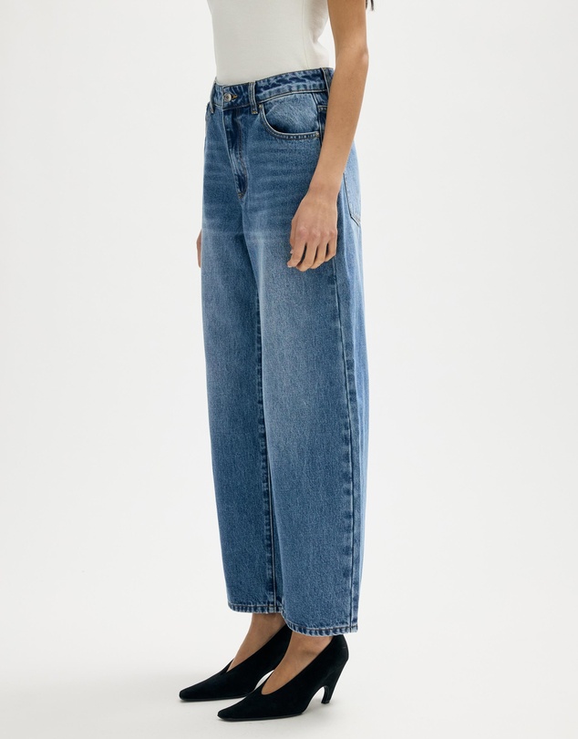 Minima Esenciales - Quentin Mid Rise Barrel Leg Jeans