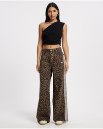 adidas Originals - Originals Denim Loose Pants in Leopard