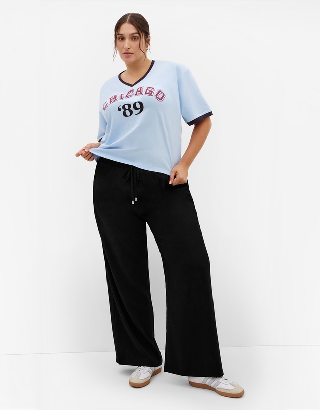 City Chic - Plus size Oversized V Neck Tee - light blue