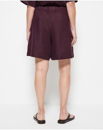 Commonry - Lucie Short