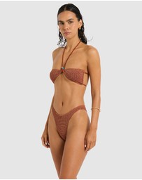 Bond-Eye Swimwear - Scene Brief