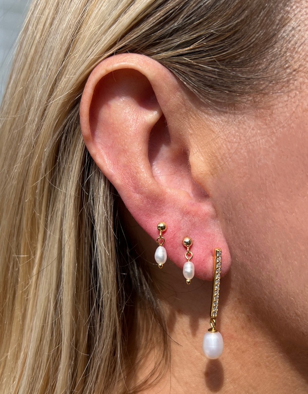 Izoa - Shan Pearl Stud Earrings