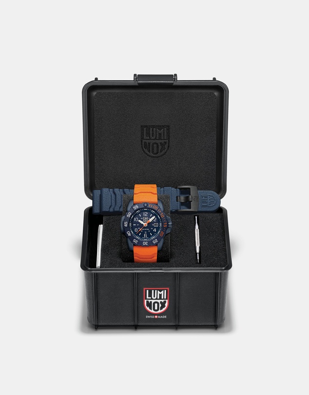 Luminox - Luminox Navy SEAL Foundation 3250 Back To The Blue Series Watch Set