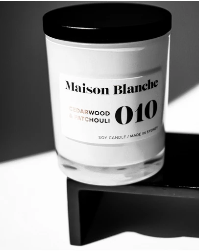 Maison Blanche - 010 Cedarwood & Patchouli - Medium Candle