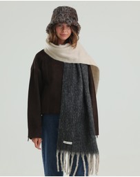 Morgan & Taylor - Cosette Chunky Two-Toned Scarf in Black & White
