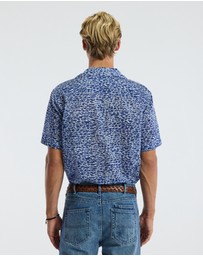 Calibre - Leopard Print Short Sleeved Shirt Blue