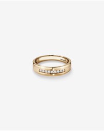 Michael Hill - Ring with 0.15 Carat TW of Diamonds in 10kt Yellow Gold