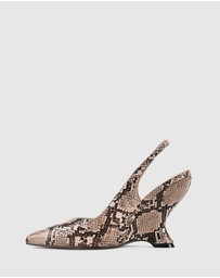 LANA WILKINSON - Monique Wedge Pump