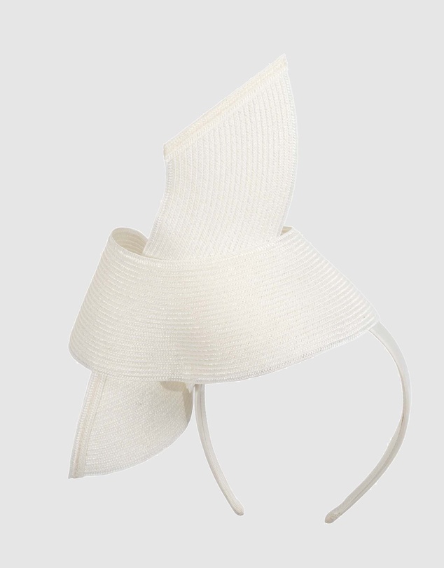 Max Alexander - Modern Twisted Racing Fascinator