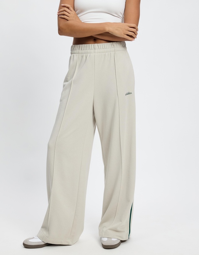 adidas Sportswear - Seasonal Essentials Colorpop Pants With Embroidered Graphic