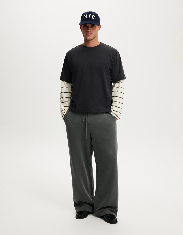 Cotton On - Super Baggy Track Pant