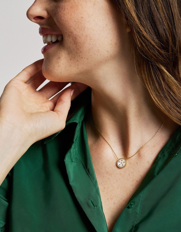Fossil - JEWELRY Classic Mother-of-Pearl Gold-Tone Pendant Necklace