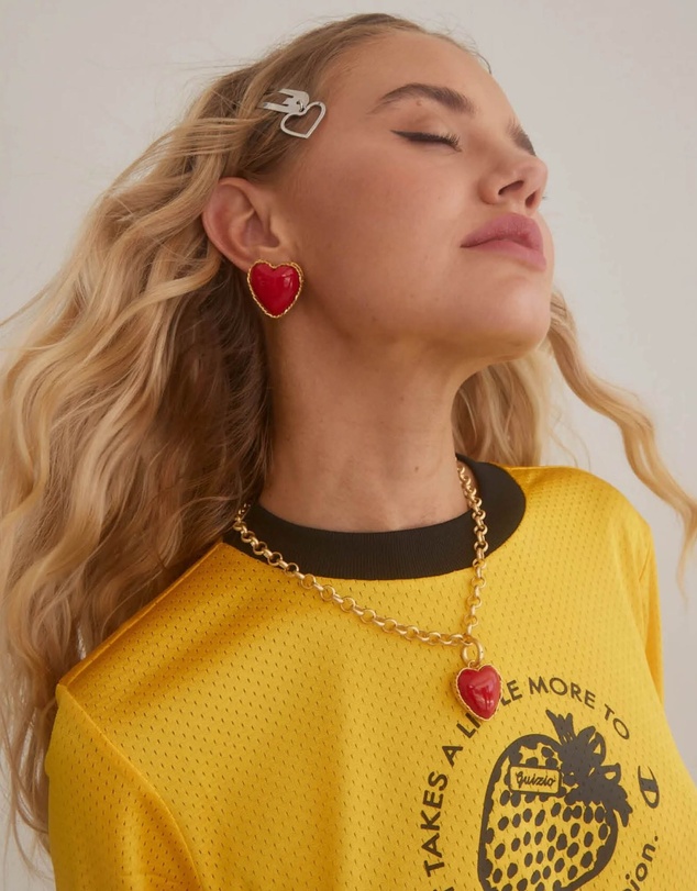 Emma Pills - Hot Hearts Earrings