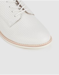 Rollie - Derby Embossed Shoe