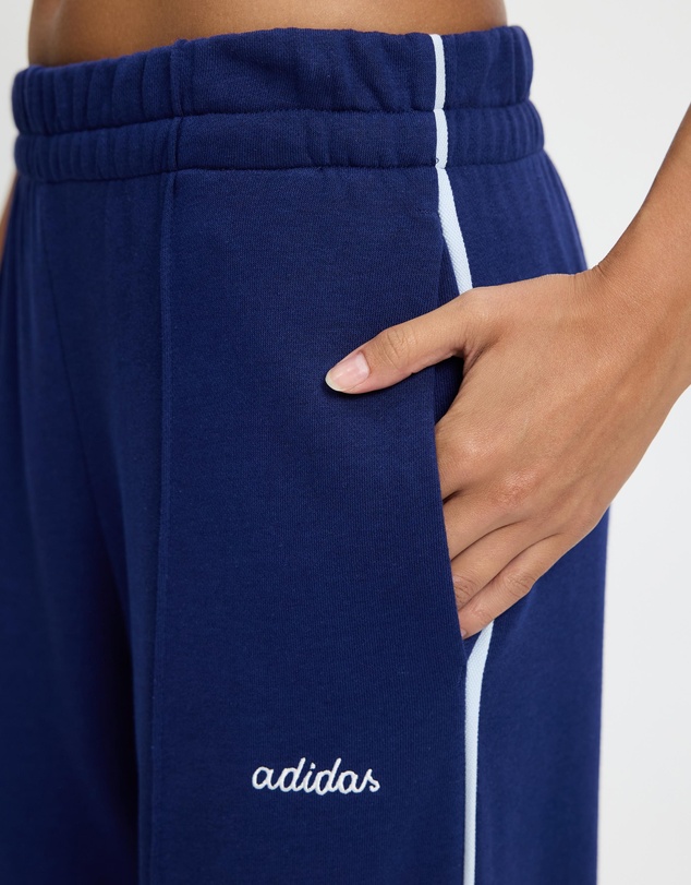 adidas Sportswear - Seasonal Essentials Colorpop Pants With Embroidered Graphic